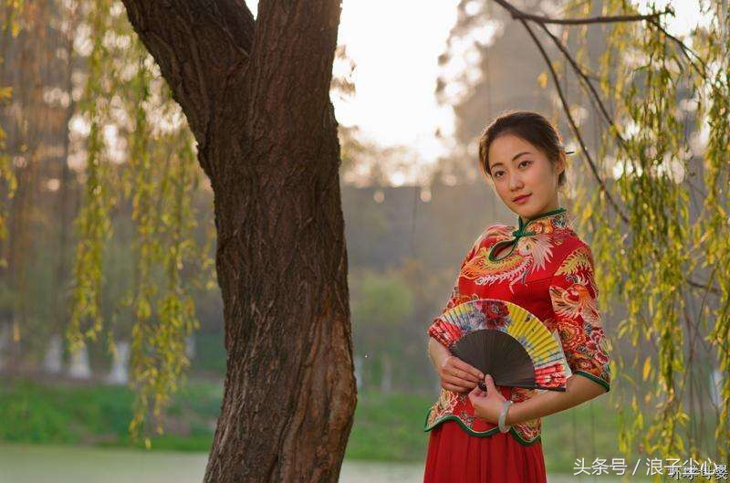 杨柳枝，美人痣，树下情：春天的气息