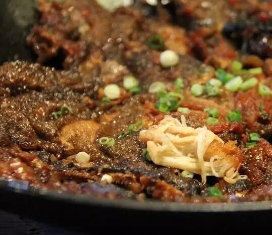 一天吃8顿算啥！回我老家青岛，带你吃上24小时！