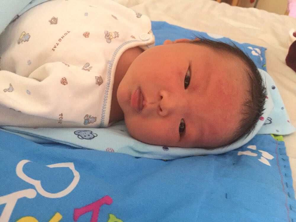 和二宝秋天有个约会二胎妈妈顺产八斤六两男宝