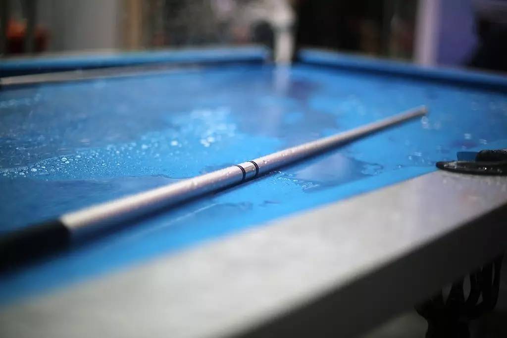 充电球杆、切开台球、防水球台，「台球年货大集」上的新鲜货