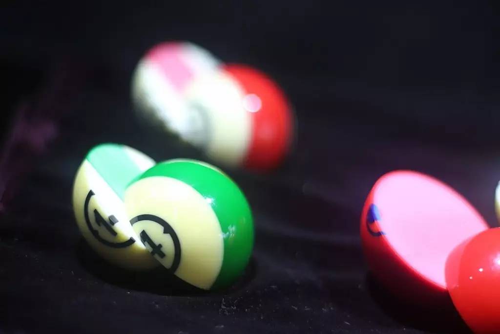 充电球杆、切开台球、防水球台，「台球年货大集」上的新鲜货