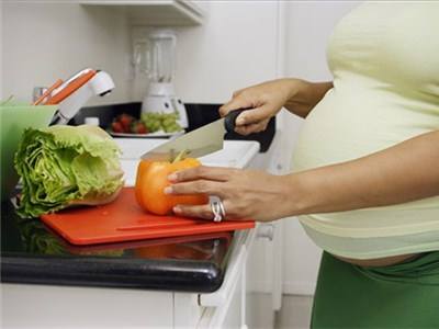 孕妈妈怀孕准爸爸孕吐,准爸妈在孕期关注什么事项