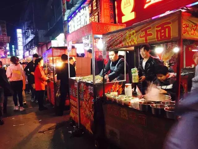 每一个与鱼化寨国际有染的人，都曾对这个小香港有难以言表的热忱