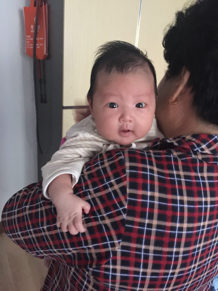 和二宝秋天有个约会二胎妈妈顺产八斤六两男宝