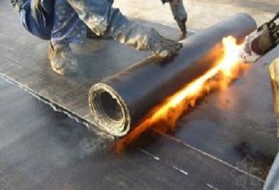 用水泥粘的防水卷材适合做屋顶吗,屋顶做防水老化旧卷材要不要揭掉