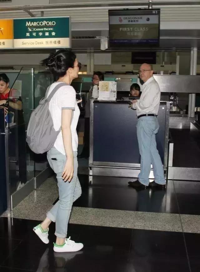 小白鞋什么时候流行的,最近流行哪些小白鞋女