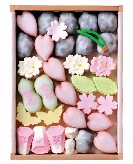 姑娘，我们一起去吃樱花吧！春日24款樱花限定小食已上线！