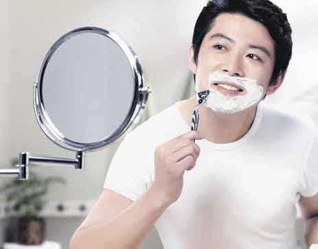 剃须不小心剃出血咋办,剃须时应该做一些什么