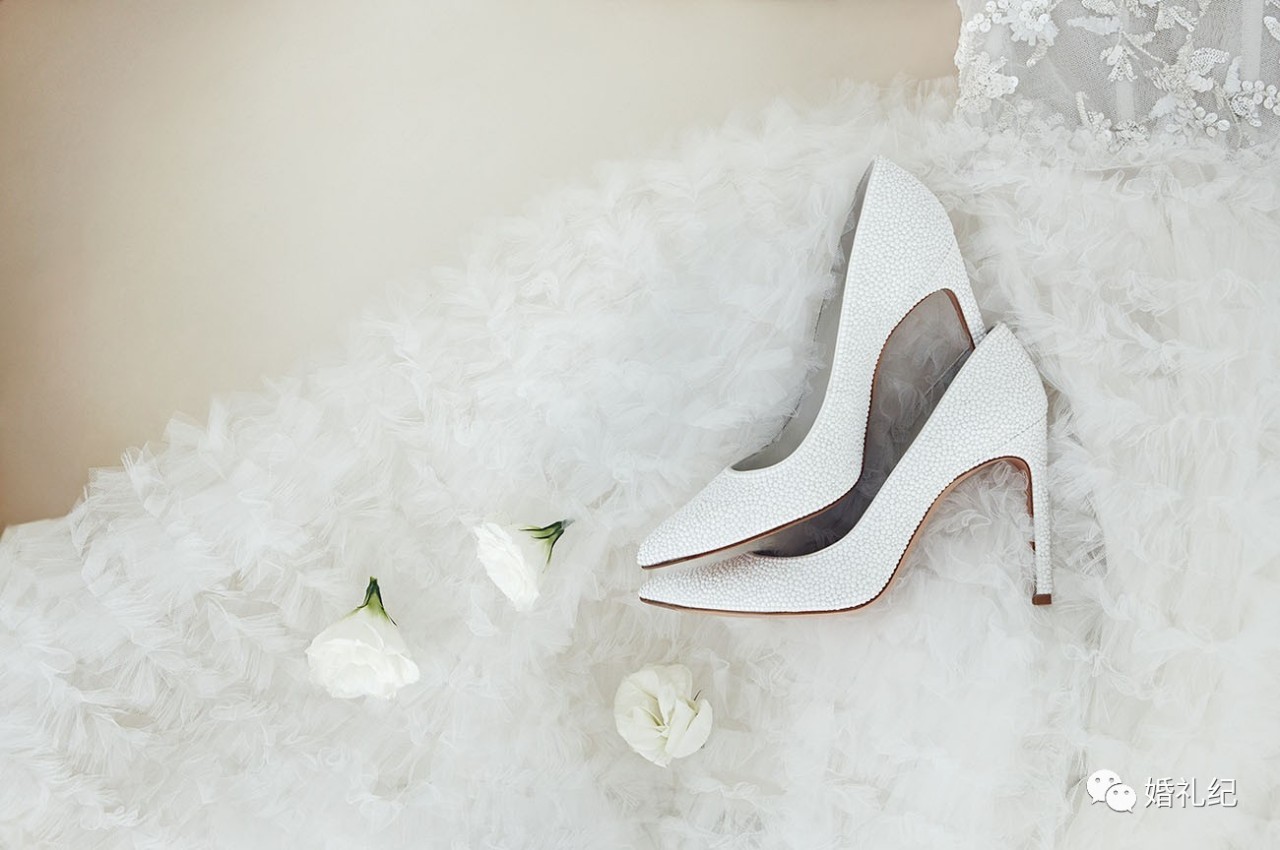 结婚当天婚鞋要穿一整天不能换,婚鞋穿过怎么处理