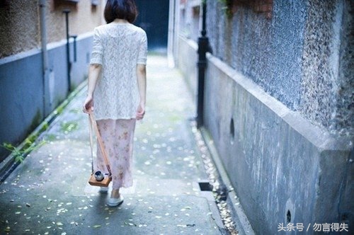 嫂子想用一万块买镯子,小姑子给我买了一只手镯