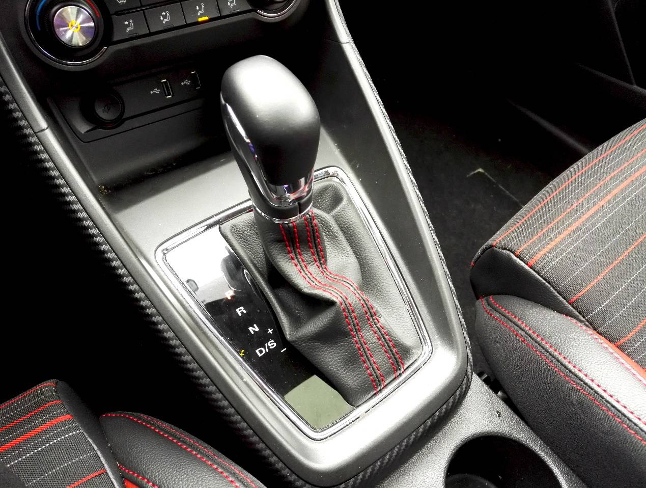 可自动泊车遥控车,名爵zs智能辅助驾驶