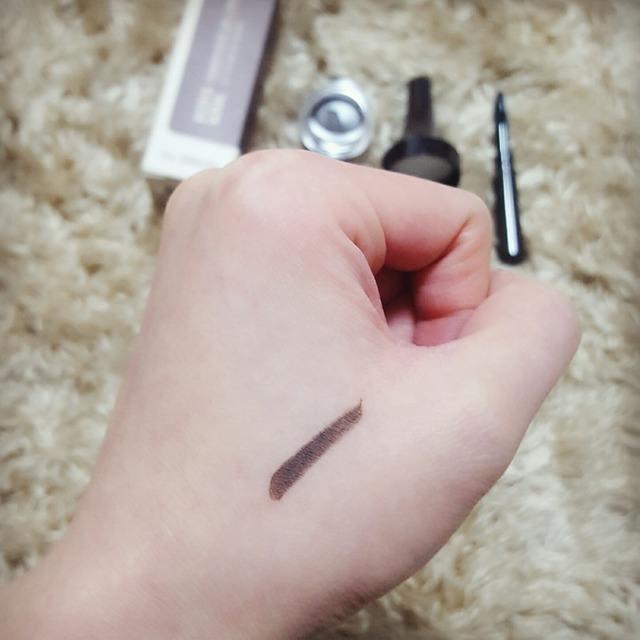 妆容中最重要的部位,妆容重点在睫毛