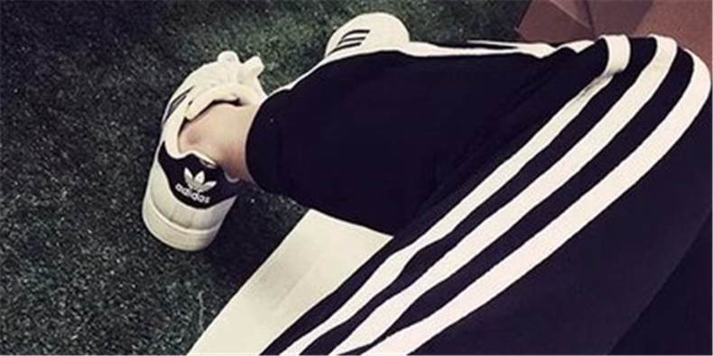 裤子褶皱了你怎么回答,有些裤子的褶皱款式是怎么弄的