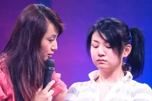 天啊，童年女神脸尖到不敢认，这是老了还是整容？