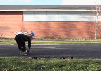 爆笑足球那些事原来门将是这样练习扑救的吃饭喝水着慎点