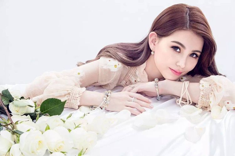 一条银手链可以卖多少,一条红绳卖十万