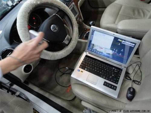 q25汽车钥匙上的小铁片有什么作用,汽车钥匙上面的小铁片是什么东西