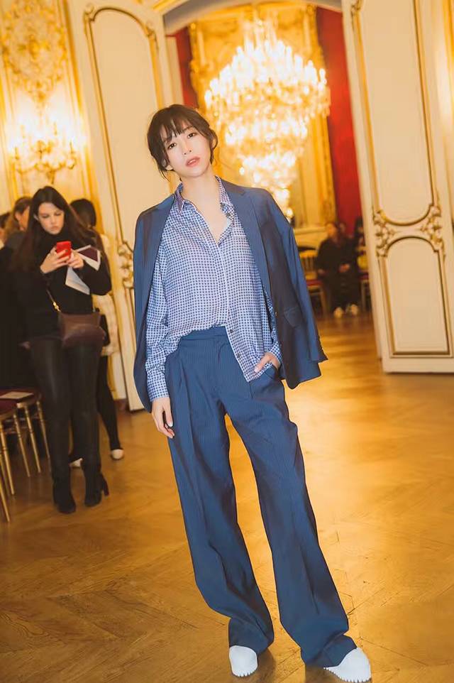 明星时装周观秀态势,巴黎时装周明星看秀的意义