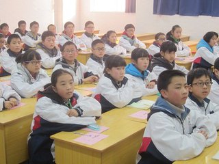 怎么解决小学生上课不认真,11岁男孩上课做小动作不认真听讲