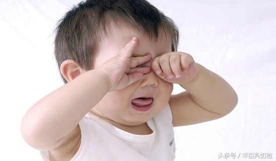 新生儿眼屎多且黄还粘稠的原因,新生儿眼屎多又黄又浓稠怎么解决