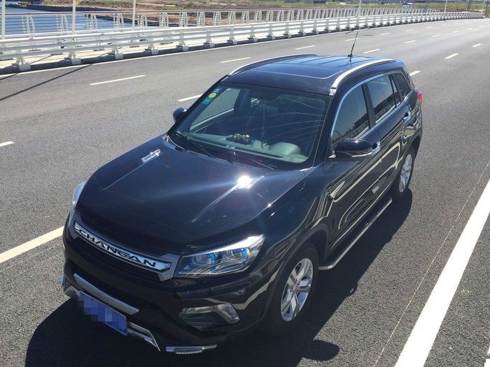 新款长安cs751.8t提车作业,长安cs751.4t豪华版用车成本参考