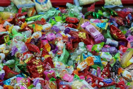 辛苦了一辈子的老父亲，临死都没吃过一块糖，女儿抱憾终身