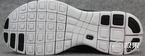 你从不关注的鞋底花纹，却成了乔丹科比封神的“秘密”