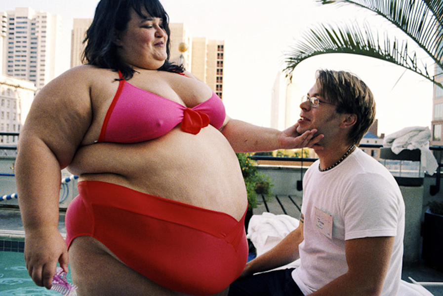 18岁女人出汗粘粘的怎么回事,18岁女孩容易出汗什么原因