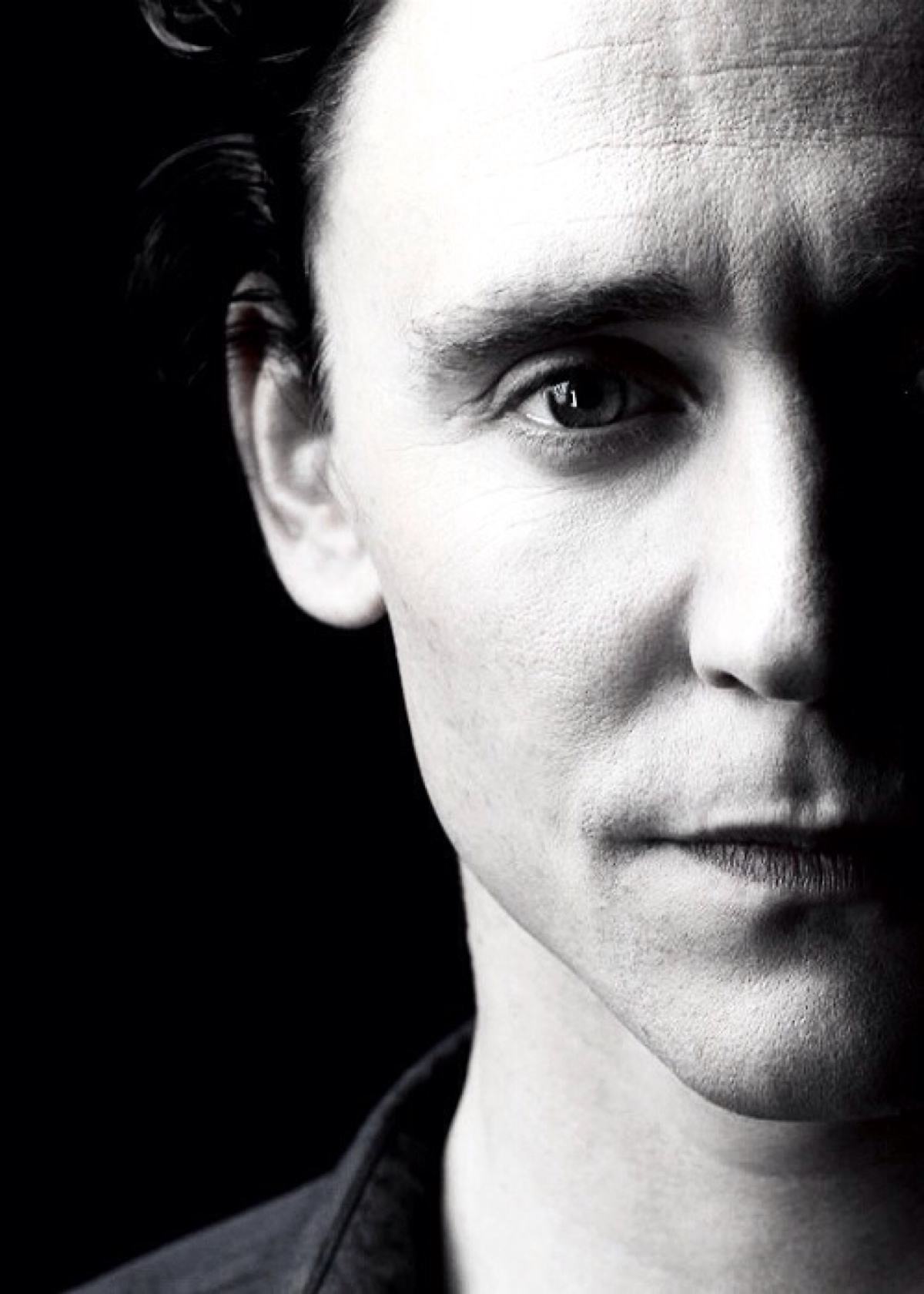 物是人非事事休欲语泪先流意思,物是人非事事休欲语泪先流韩寒