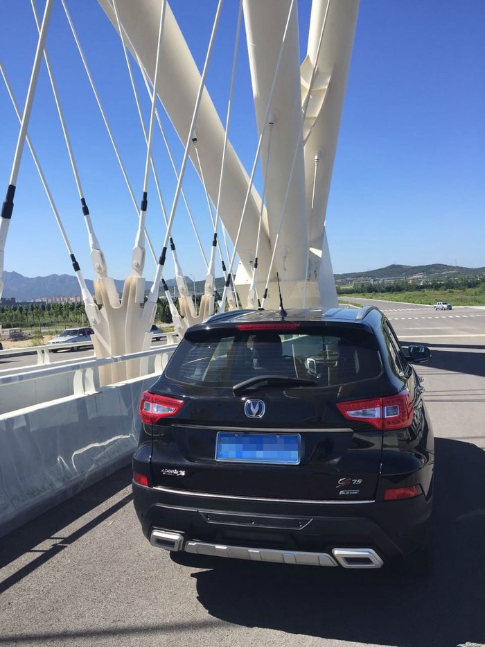 新款长安cs751.8t提车作业,长安cs751.4t豪华版用车成本参考