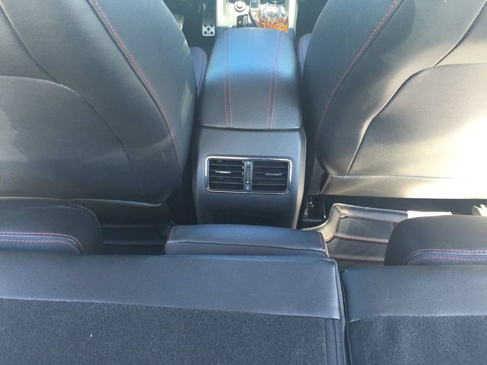 新款长安cs751.8t提车作业,长安cs751.4t豪华版用车成本参考