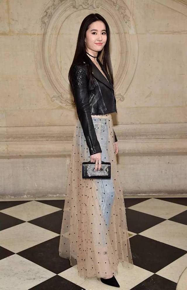 明星时装周观秀态势,巴黎时装周明星看秀的意义