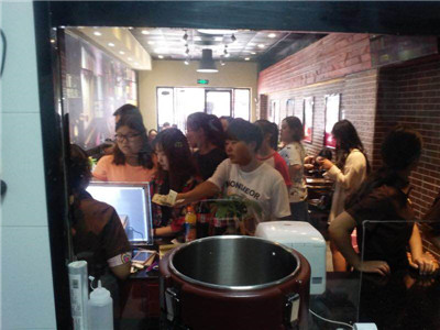 约吗？快来看看排队排到腿酸的这家店到底是什么店？