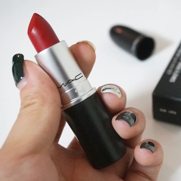打啵啵都不会掉的口红推荐,给大家推荐一款最近用的口红