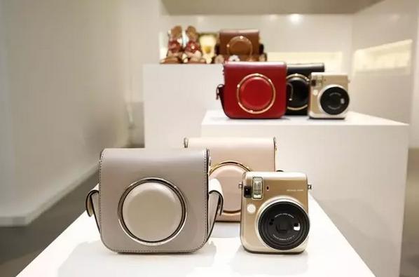 mk和蔻驰品牌属于什么档次,mk和蔻驰新款