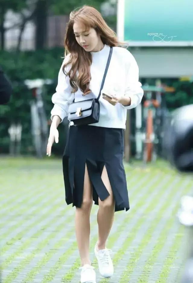 冬季连帽卫衣内搭怎么穿,冬天连帽卫衣怎么搭配出高级感