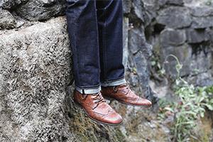 工伤期间被单位辞退怎么赔偿,在工伤期间被用工单位辞退合法吗