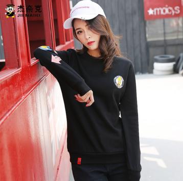 冬季连帽卫衣内搭怎么穿,冬天连帽卫衣怎么搭配出高级感