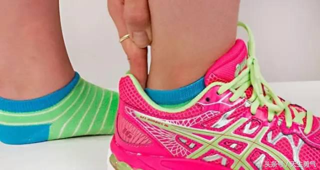 跑鞋买偏大还是偏小比较好,跑鞋一般买大一码好还是刚刚好