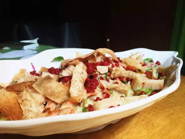 玉皇山下这家花园餐厅歧视单身狗！这么大的鱼头叫我怎么吃