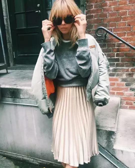 冬季连帽卫衣内搭怎么穿,冬天连帽卫衣怎么搭配出高级感