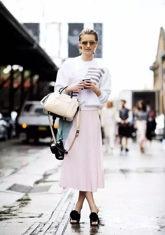 冬季连帽卫衣内搭怎么穿,冬天连帽卫衣怎么搭配出高级感