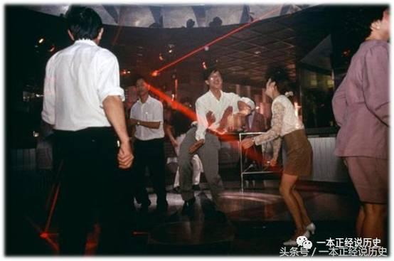 迪斯科舞厅：曾经风靡全国的社交场所，你对此有记忆吗？