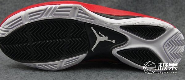 你从不关注的鞋底花纹，却成了乔丹科比封神的“秘密”