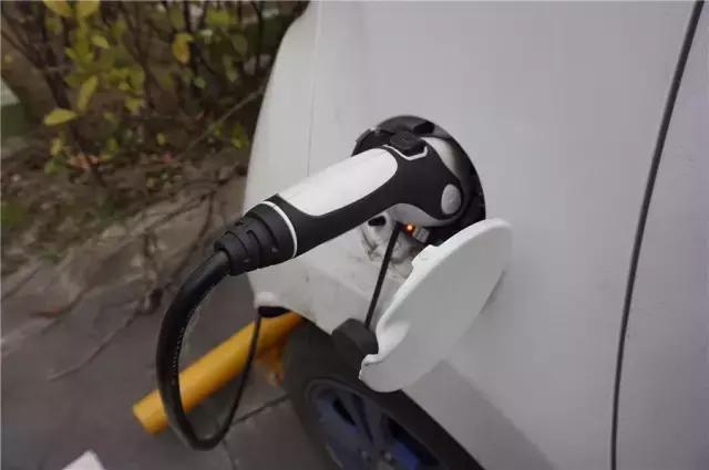 成都共享汽车增至6家，最全实测报告在此！9.9开奔驰都是豁你