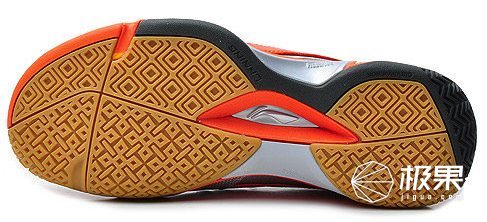 你从不关注的鞋底花纹，却成了乔丹科比封神的“秘密”