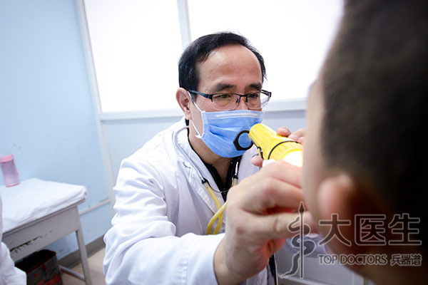 避免错过最佳干预期，他牵头攻破这个“难题”