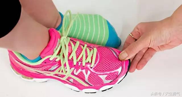 跑鞋买偏大还是偏小比较好,跑鞋一般买大一码好还是刚刚好