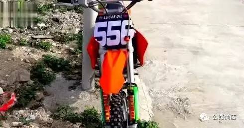 鏃ユ湰鍙戠敓杩囧灏戞鎾炴満浜嬫晠,鏃ユ湰杞︿竴鎾炲氨鎶ュ簾