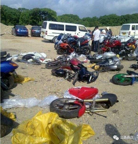 鏃ユ湰鍙戠敓杩囧灏戞鎾炴満浜嬫晠,鏃ユ湰杞︿竴鎾炲氨鎶ュ簾